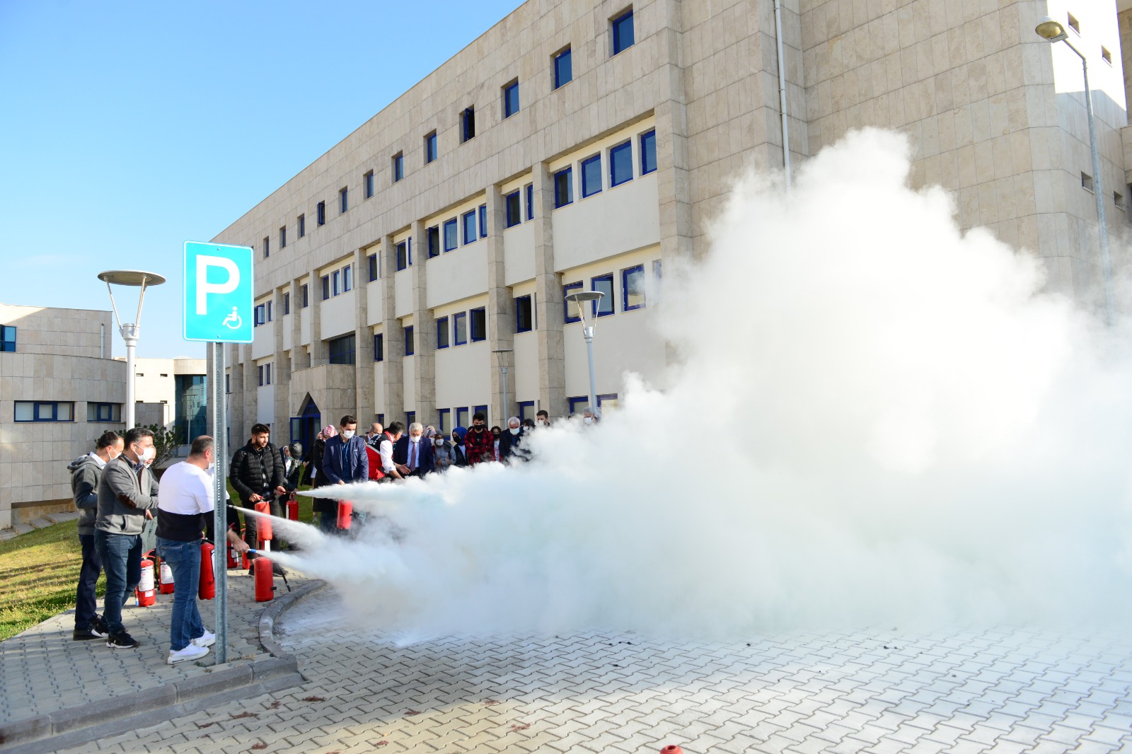 Üniversitemiz Fen-Edebiyat Fakültesinde Yangın Tahliye Tatbikatı Gerçekleştirildi