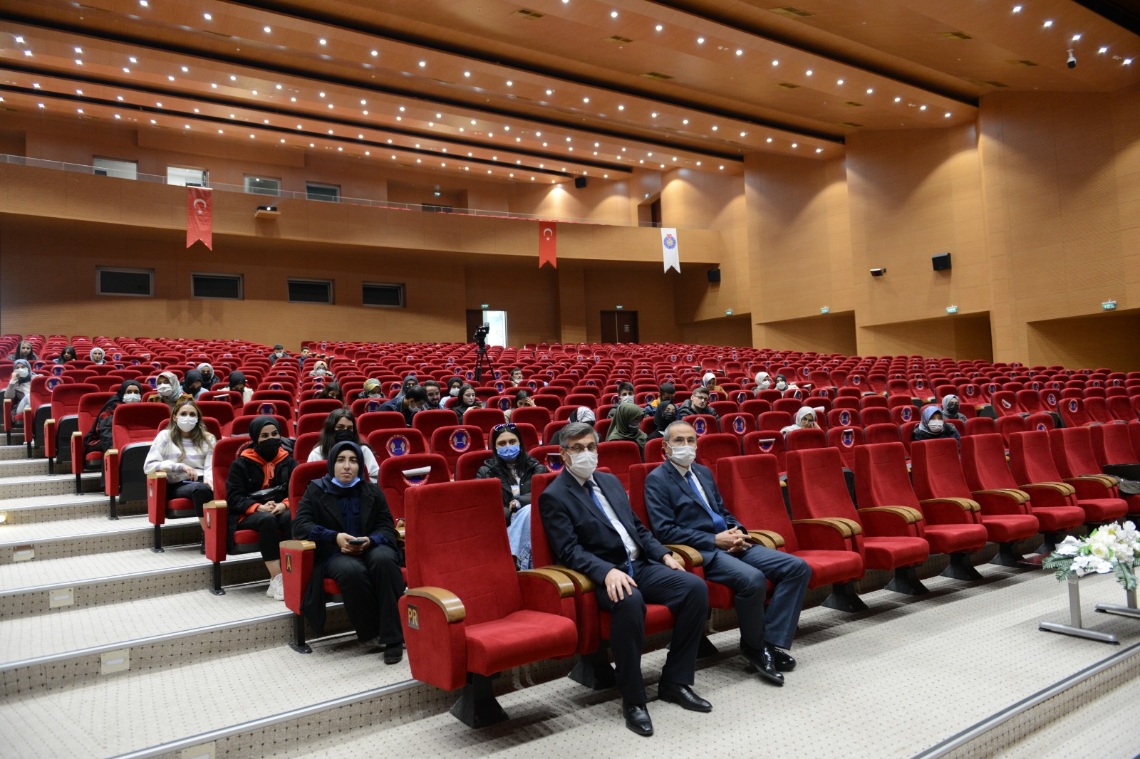 ‘Şair, Edebiyatçı, Düşünür: Sezai Karakoç’ Sempozyumu Üniversitemiz Ev Sahipliğinde Gerçekleştirildi