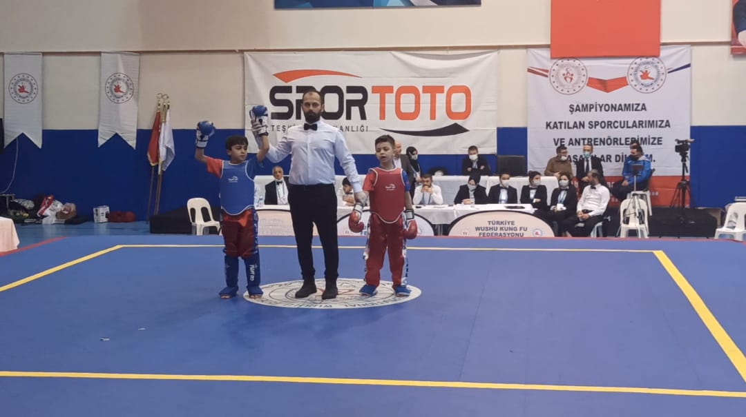 KSÜ Wushu Kung Fu Takımı Milli Takım Seçmelerinden 15 Madalyayla Döndü: Üniversitemiz Rektörü Can, Dereceye Giren Sporcuları Kabul Etti
