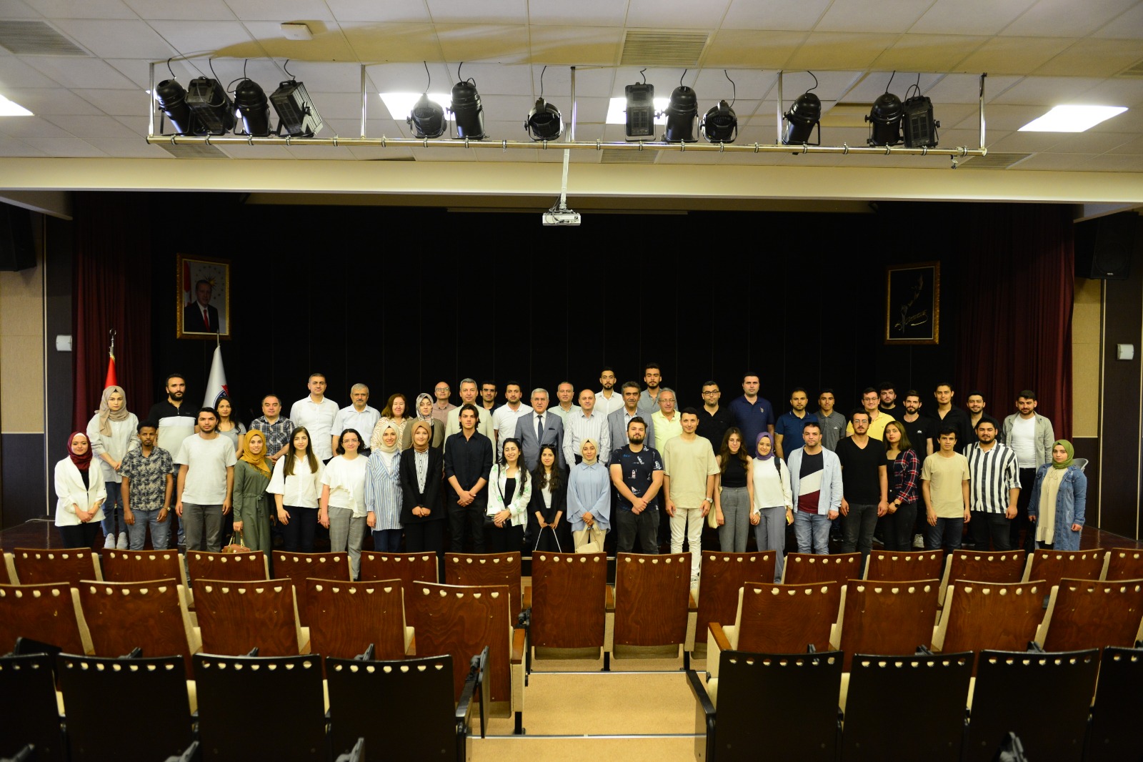 Üniversitemiz 2021-2022 Akademik Yılı Uygulamalı Mühendislik Eğitimi Stajları Değerlendirme Toplantısı Yapıldı