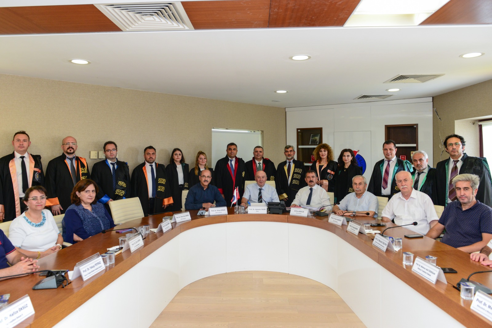 Profesör ve Doçent Kadrolarına Atanan Öğretim Üyelerimizi Tebrik Ederiz