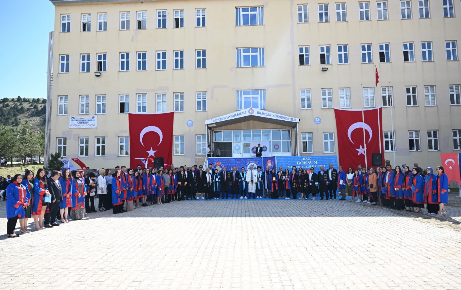 Göksun Uygulamalı Bilimler Yüksekokulu ve Göksun Meslek Yüksekokulunda Mezuniyet Coşkusu