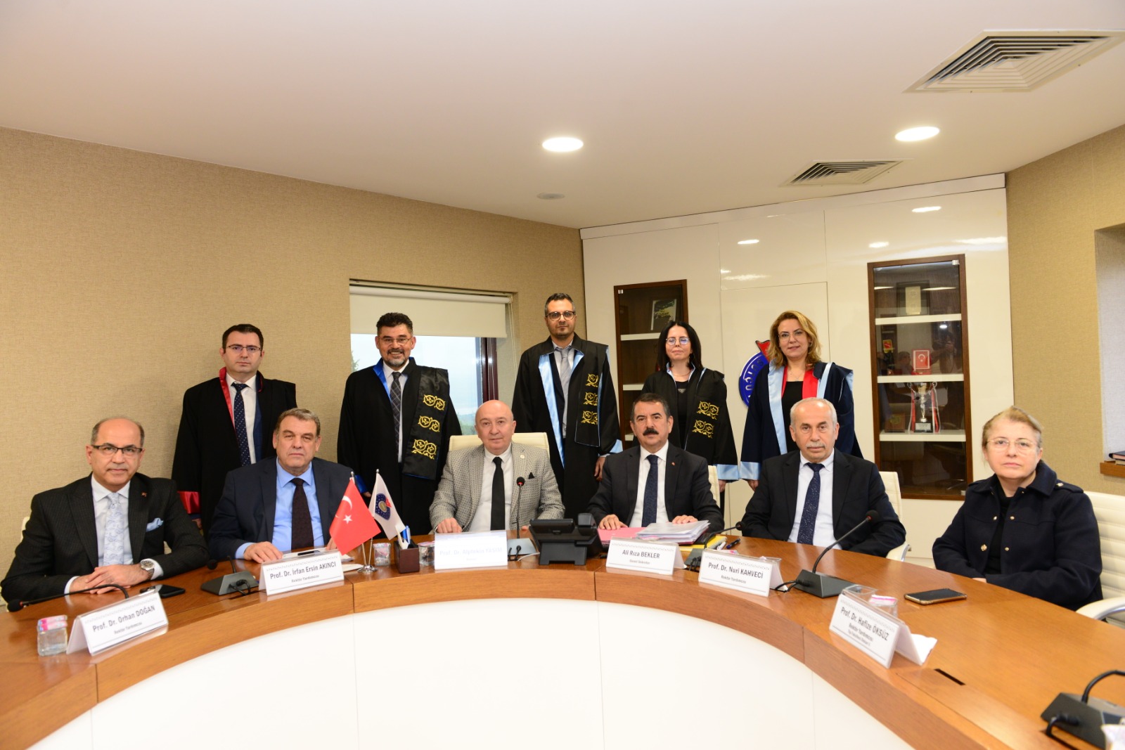 Profesör ve Doçent Kadrolarına Atanan Öğretim Üyelerimizi Tebrik Ederiz 