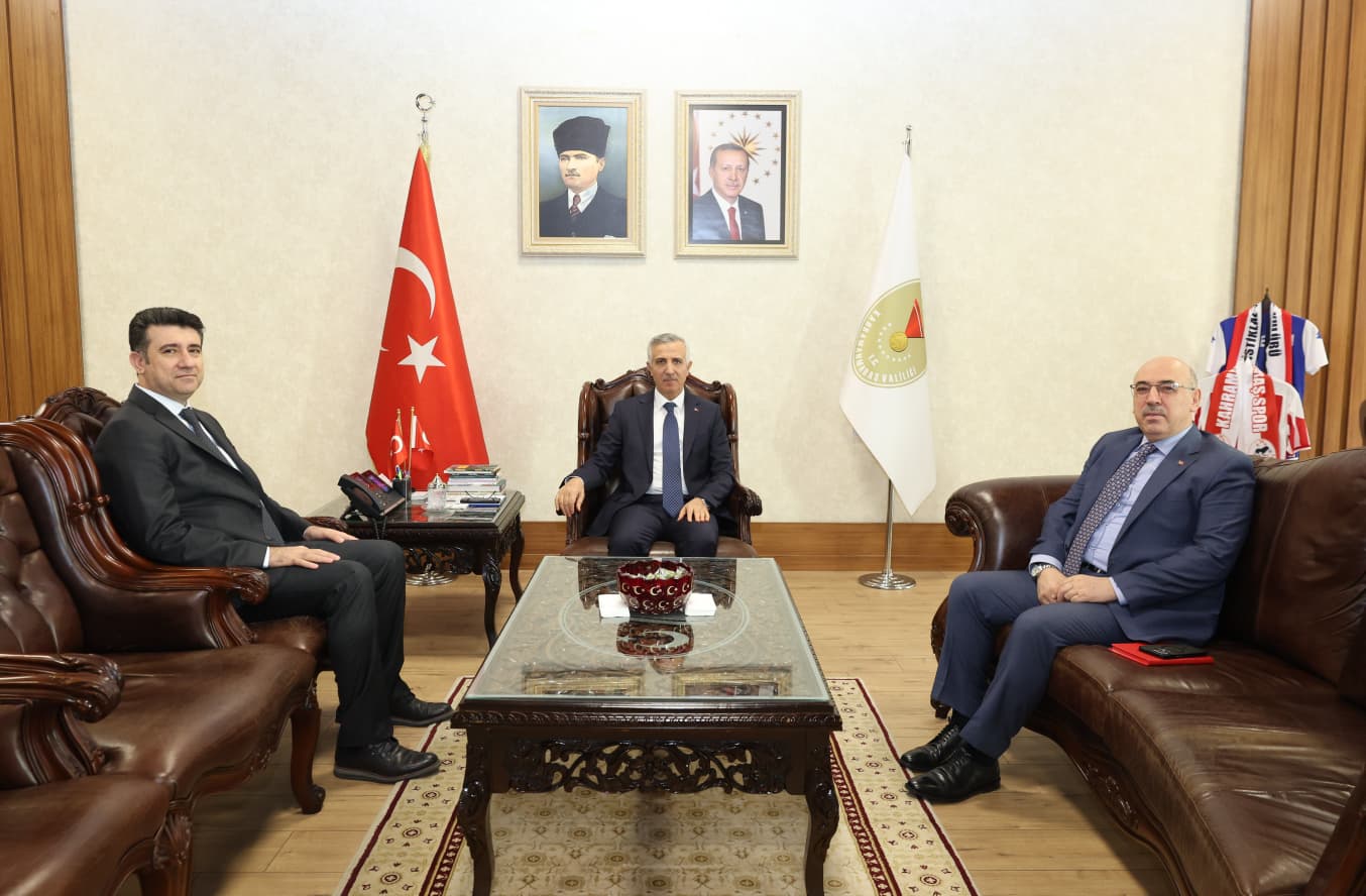KSÜ Rektörü Prof. Dr. Mahmut Ak, Kahramanmaraş Valisi Mükerrem Ünlüer’i Ziyaret Etti